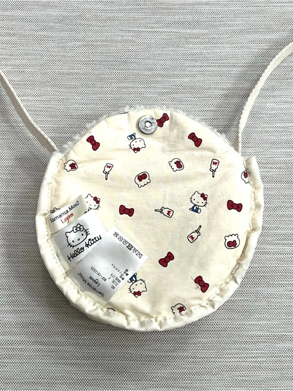 Samansa Mos2 Lagom x Hello Kitty Cream Round Crossbody Bag